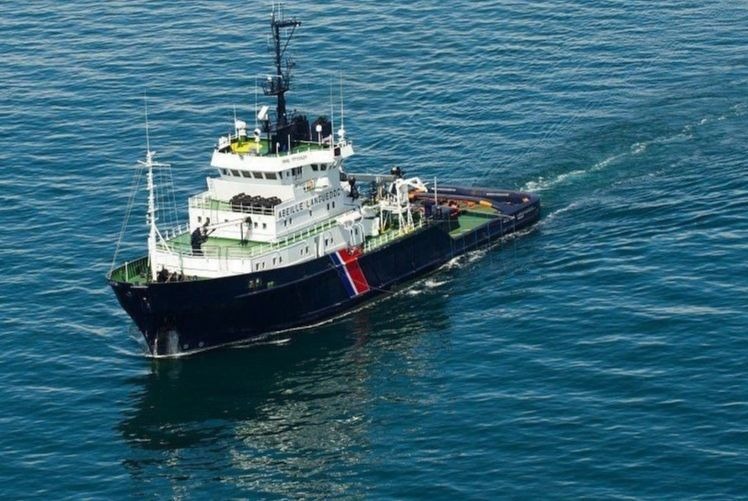L'Ocean Viking naviguant en Mediterranée