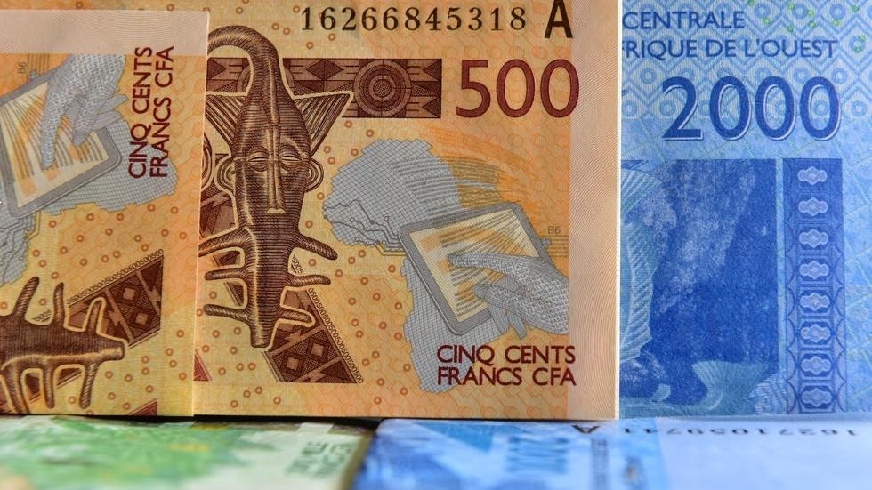 Après plusieurs réunions des chefs d’Etat africains, Emmanuel Macron a officiellement annoncé, le 21 décembre à Abidjan, la fin prochaine du Franc CFA, l'un des derniers vestiges de la « Françafrique ».