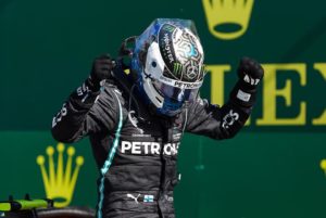 Le Finlandais Valtteri Bottas (Mercedes) célébrant sa victoire au GP d'Autriche, le dimanche 5 juillet 2020.